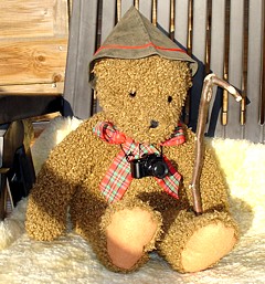 Toni hat einen Wanderstock